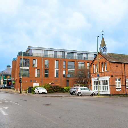 The Regency Suite - Modern 2-Bed 1-Bath Apartment Chertsey Bagian luar foto