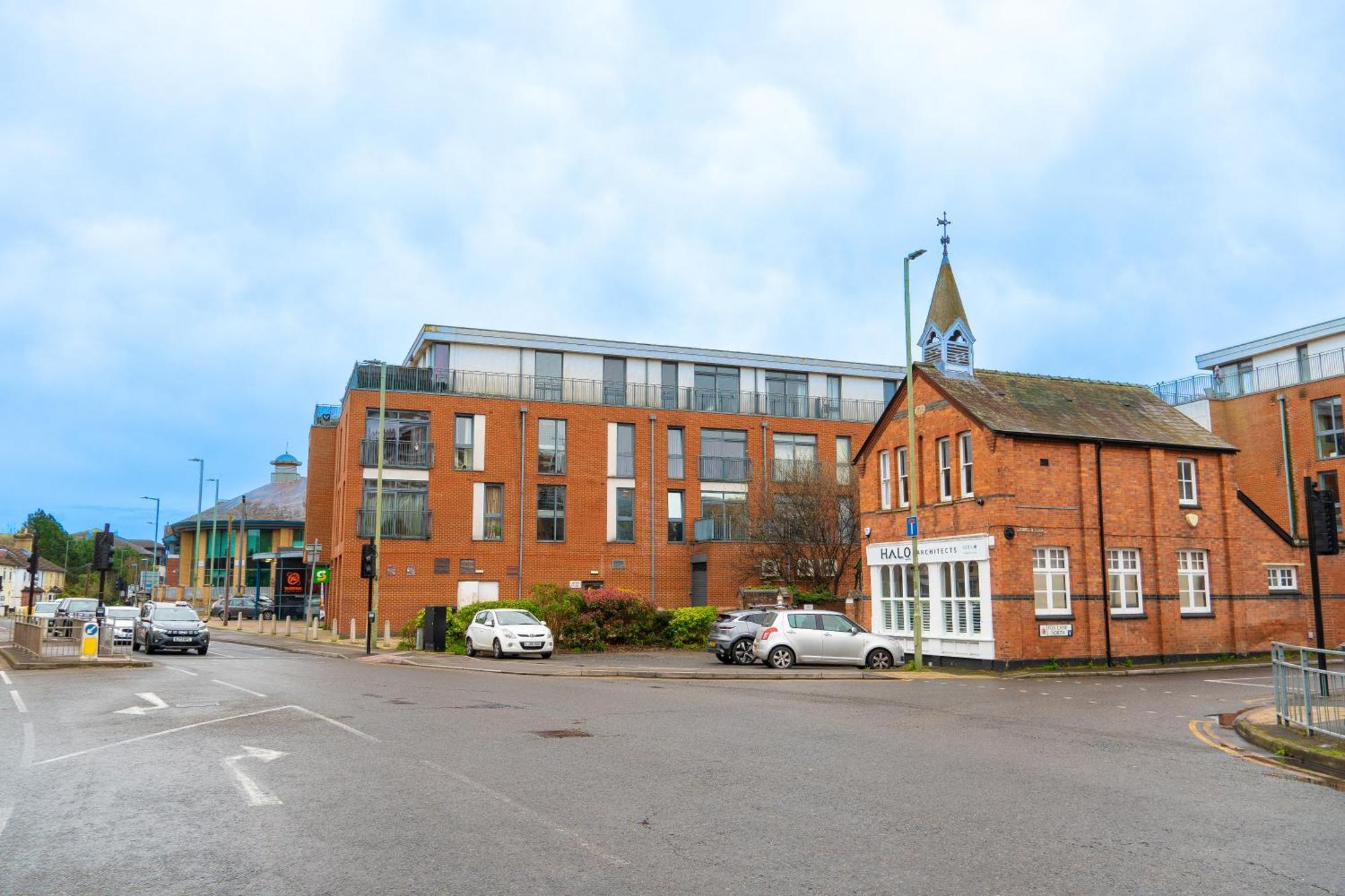 The Regency Suite - Modern 2-Bed 1-Bath Apartment Chertsey Bagian luar foto