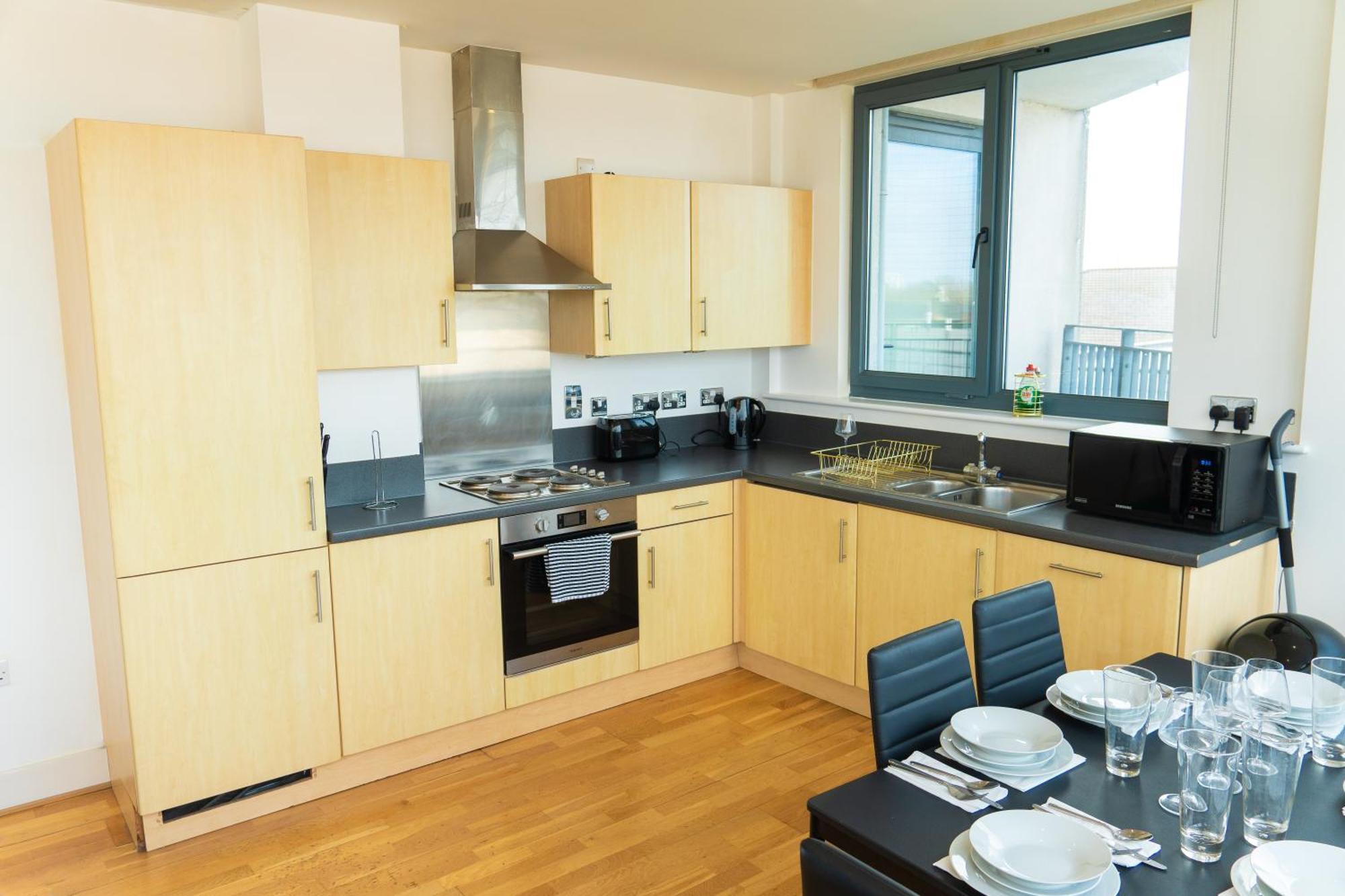The Regency Suite - Modern 2-Bed 1-Bath Apartment Chertsey Bagian luar foto