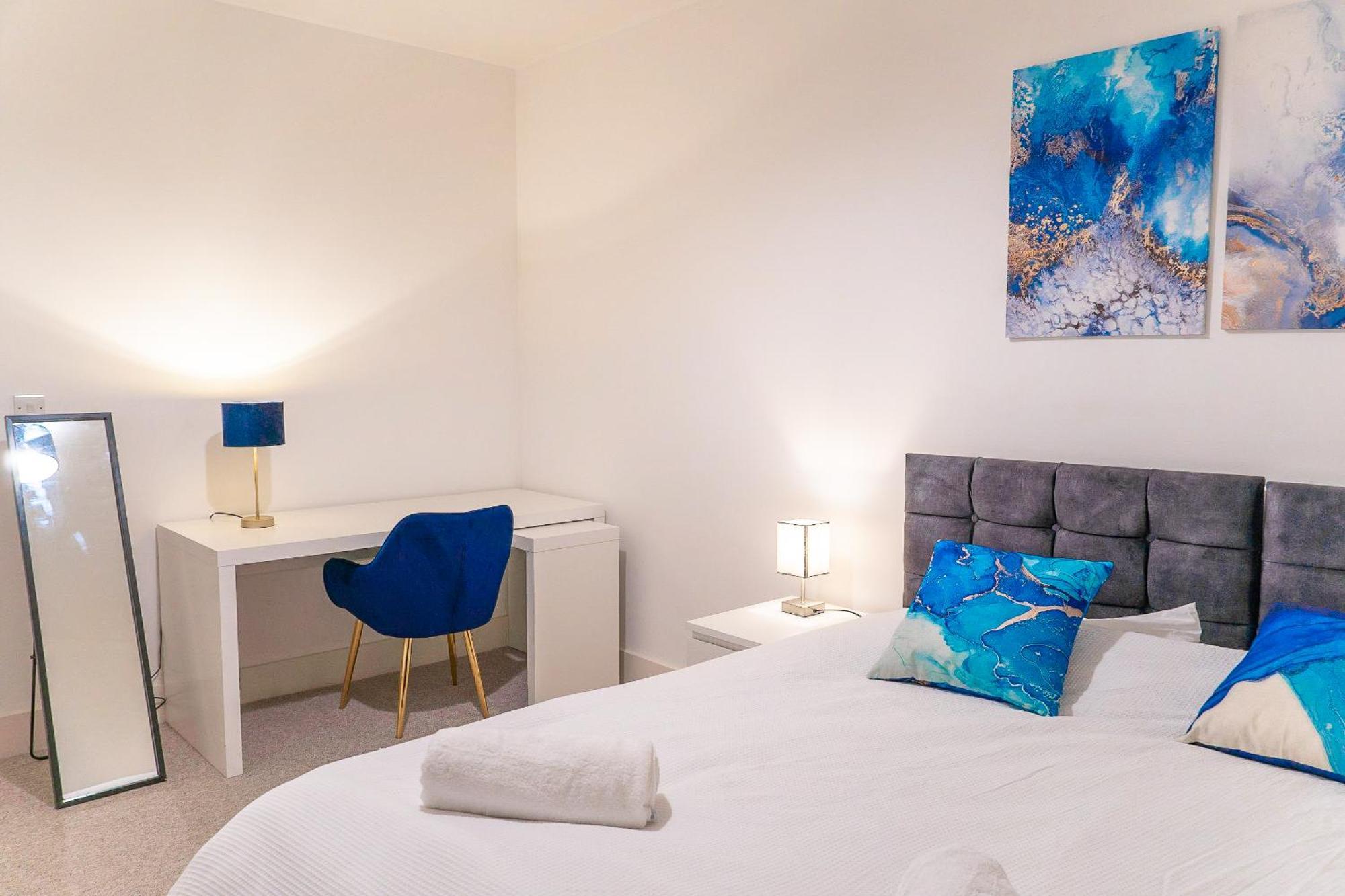 The Regency Suite - Modern 2-Bed 1-Bath Apartment Chertsey Bagian luar foto