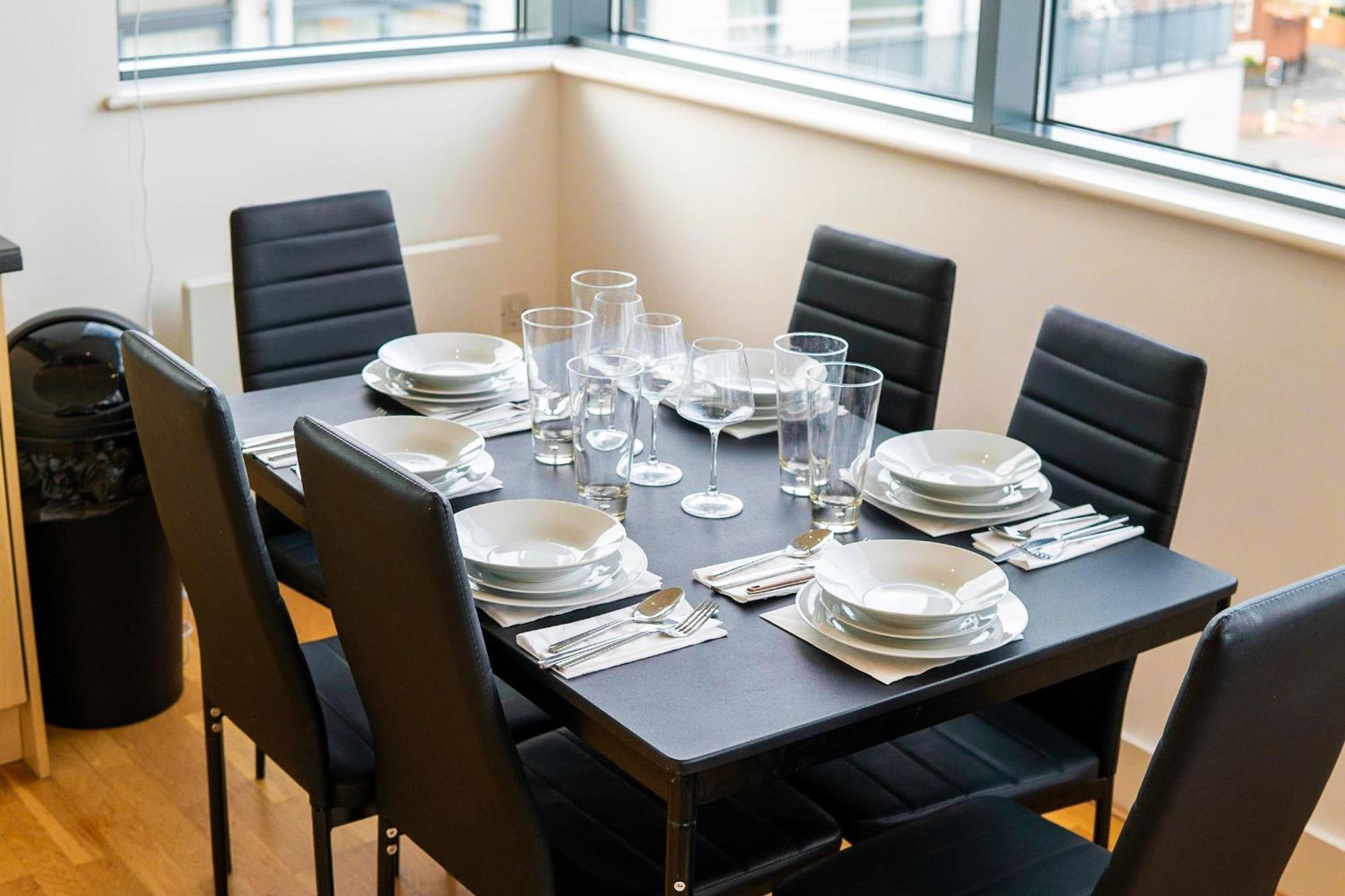 The Regency Suite - Modern 2-Bed 1-Bath Apartment Chertsey Bagian luar foto