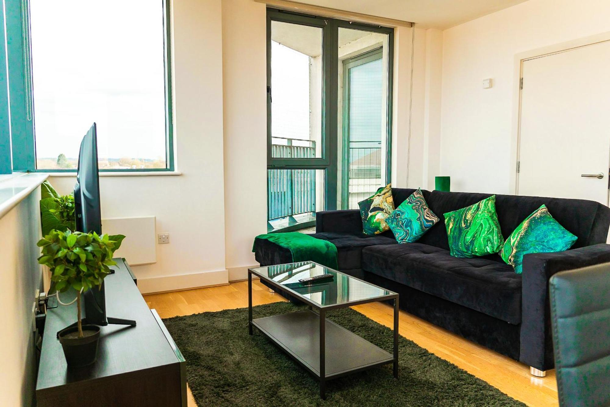 The Regency Suite - Modern 2-Bed 1-Bath Apartment Chertsey Bagian luar foto