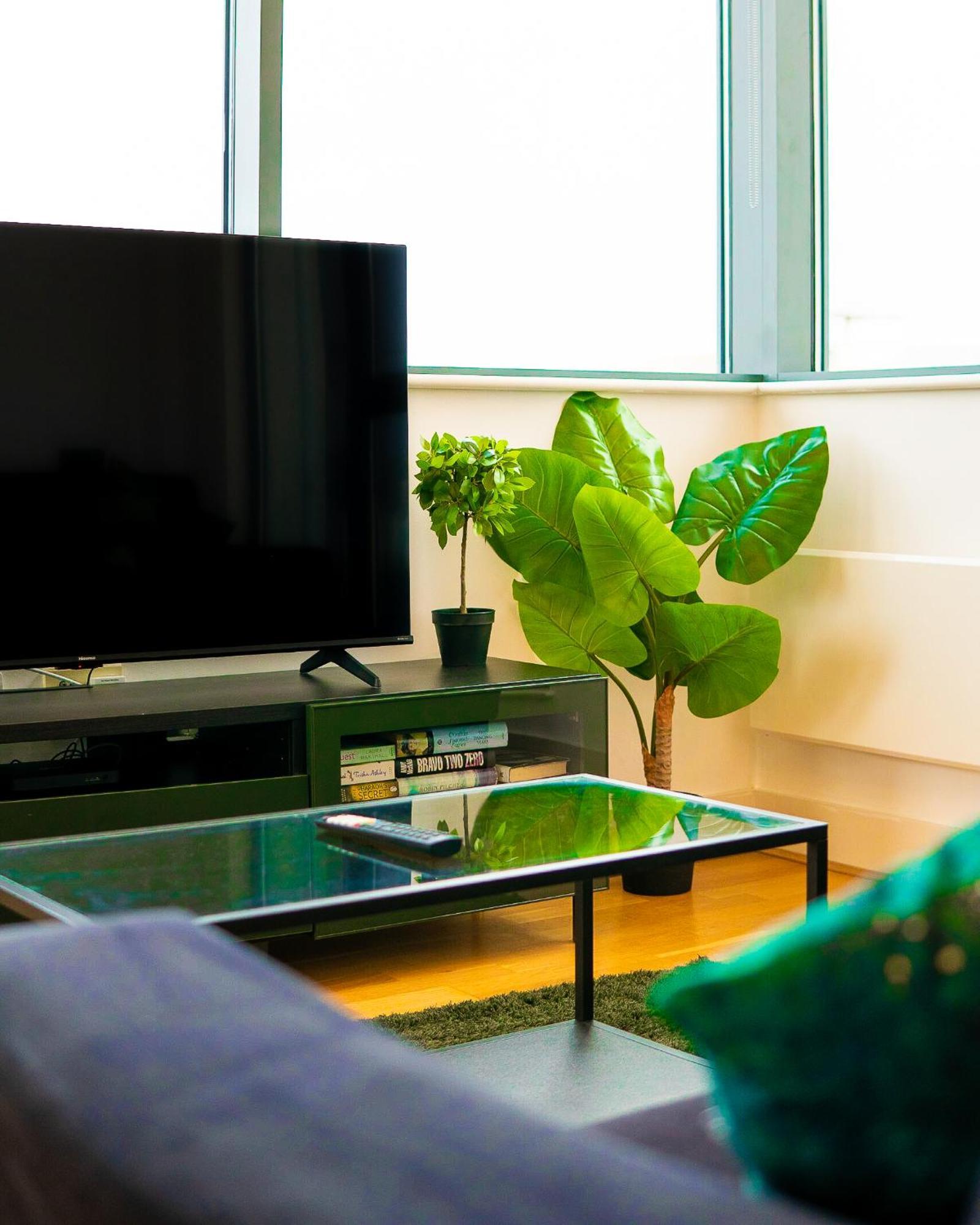 The Regency Suite - Modern 2-Bed 1-Bath Apartment Chertsey Bagian luar foto