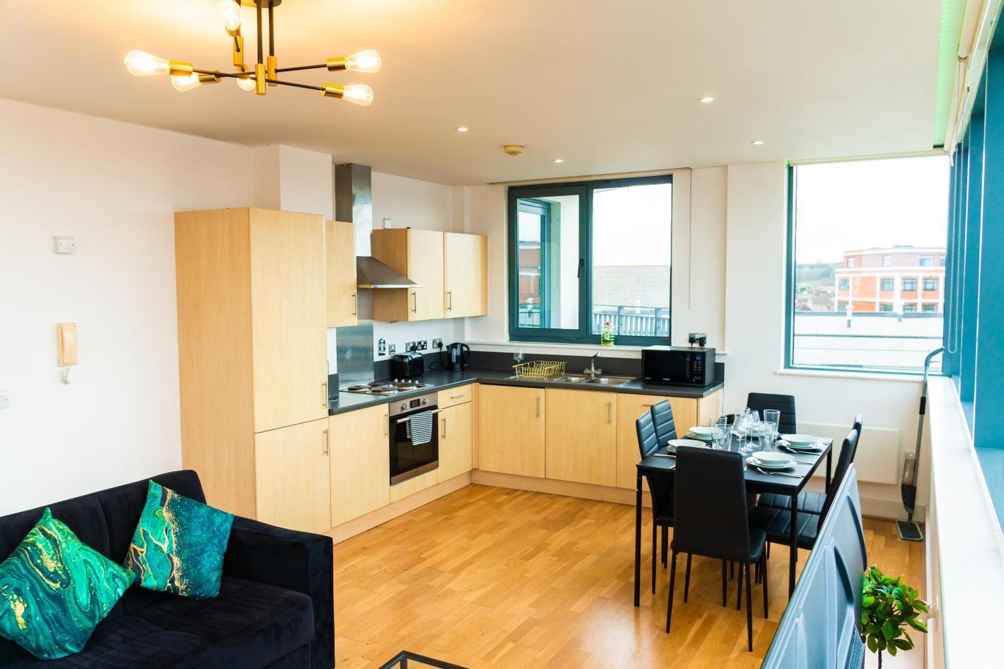 The Regency Suite - Modern 2-Bed 1-Bath Apartment Chertsey Bagian luar foto
