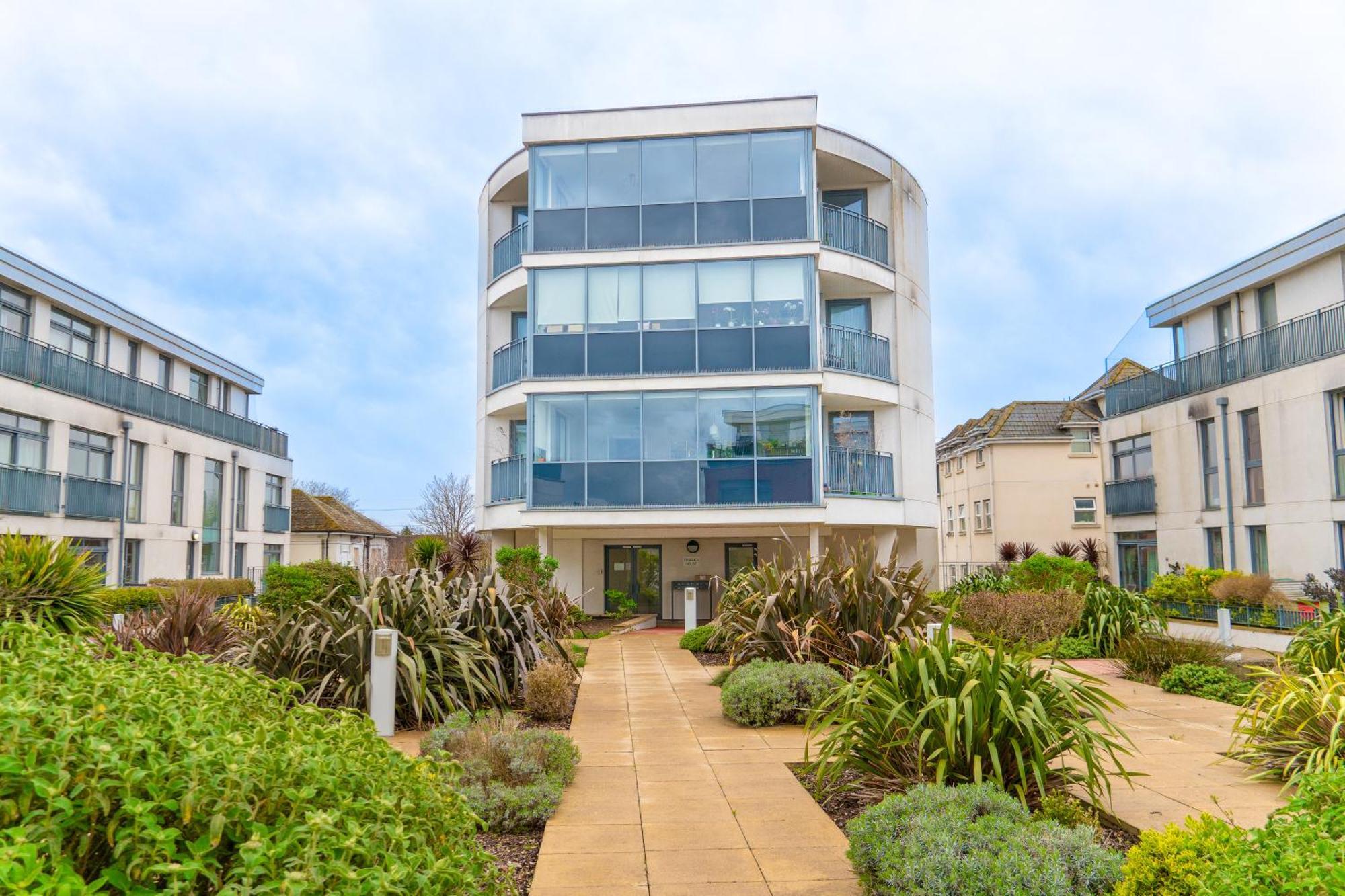The Regency Suite - Modern 2-Bed 1-Bath Apartment Chertsey Bagian luar foto